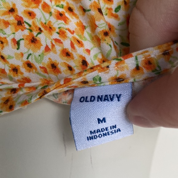 🌟 2/$10 Old Navy Yellow Floral Wrap Blouse - Picture 5 of 5
